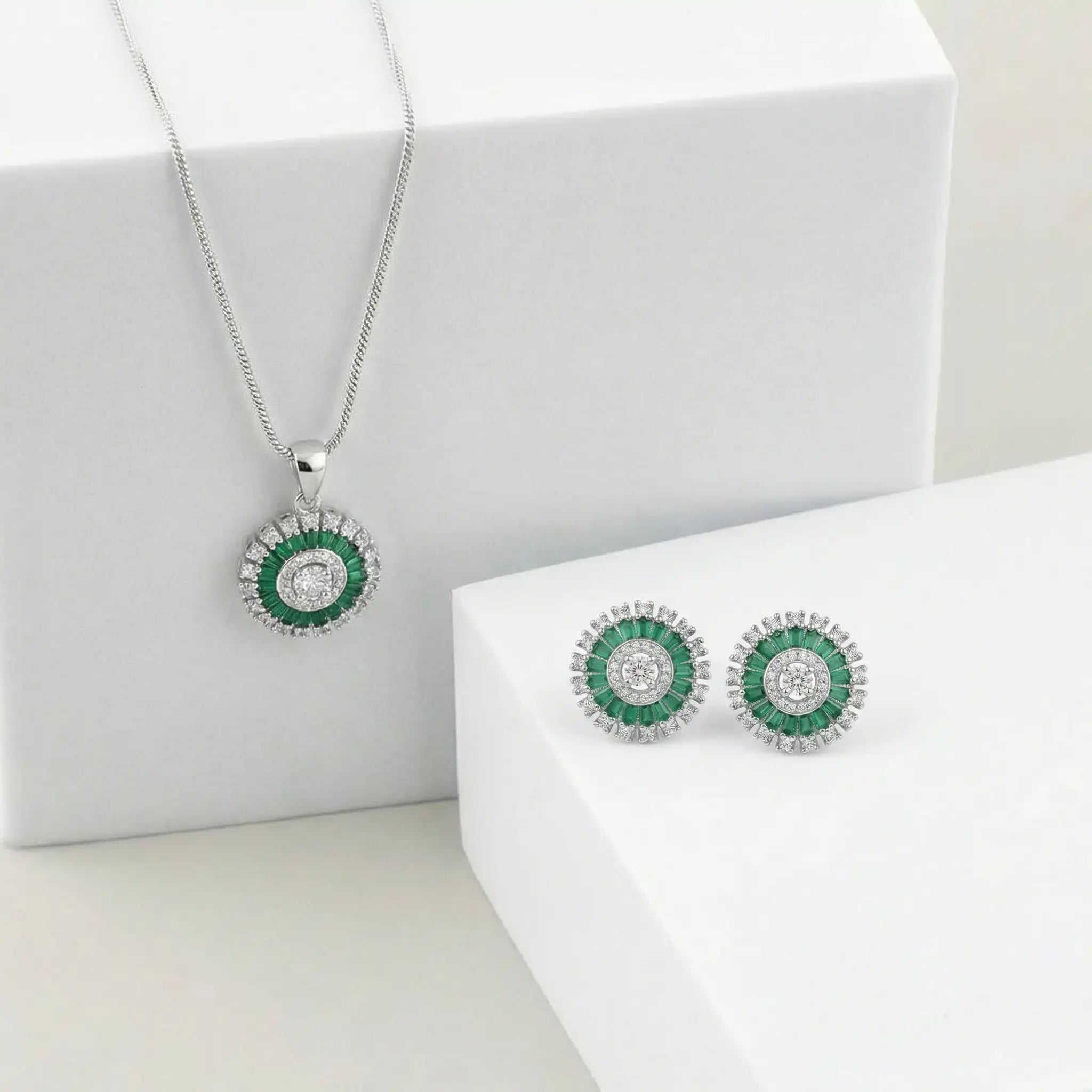 Green Zaria Radiant Circle 925 Sterling Silver Pendant Set